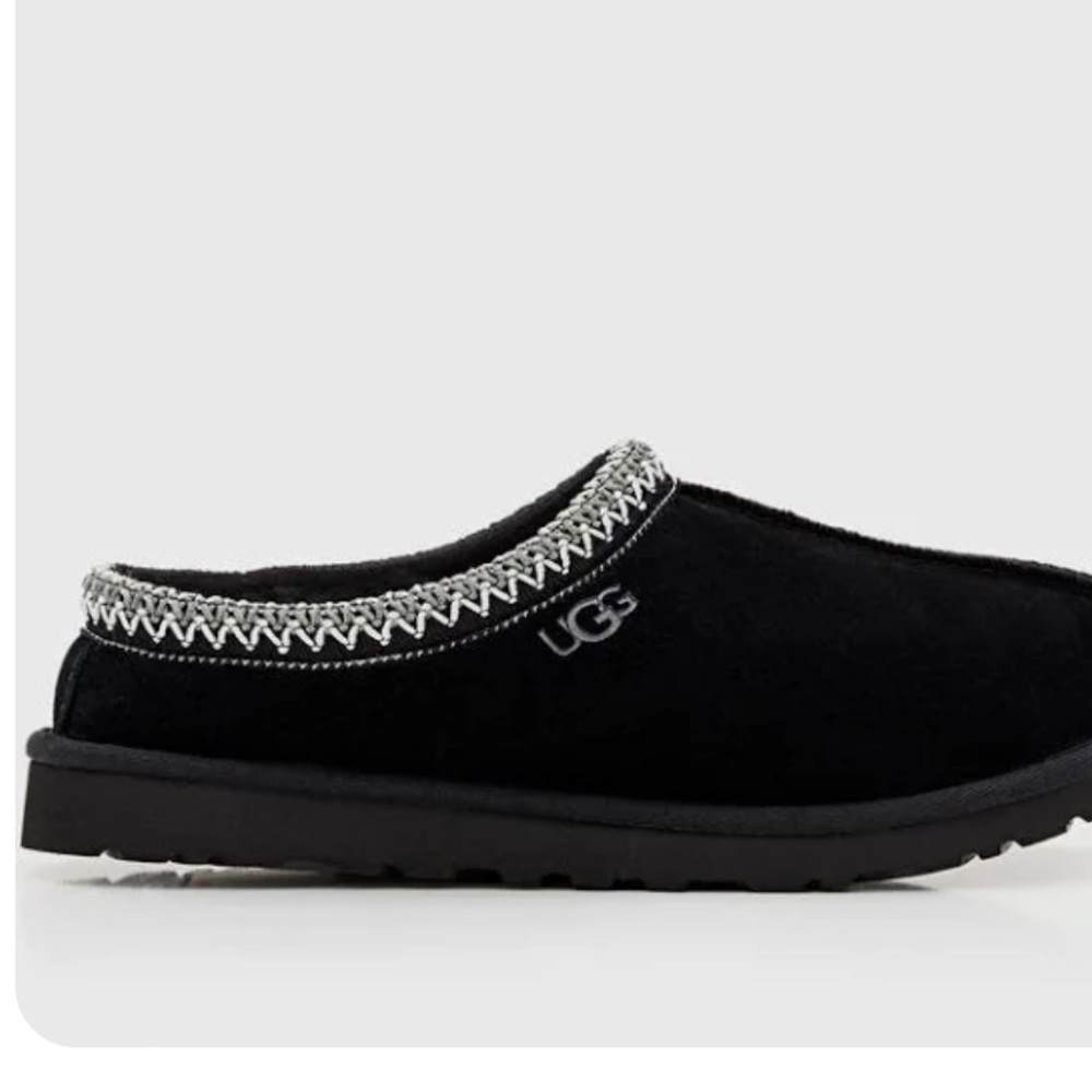 Black ugh Tasman slippers